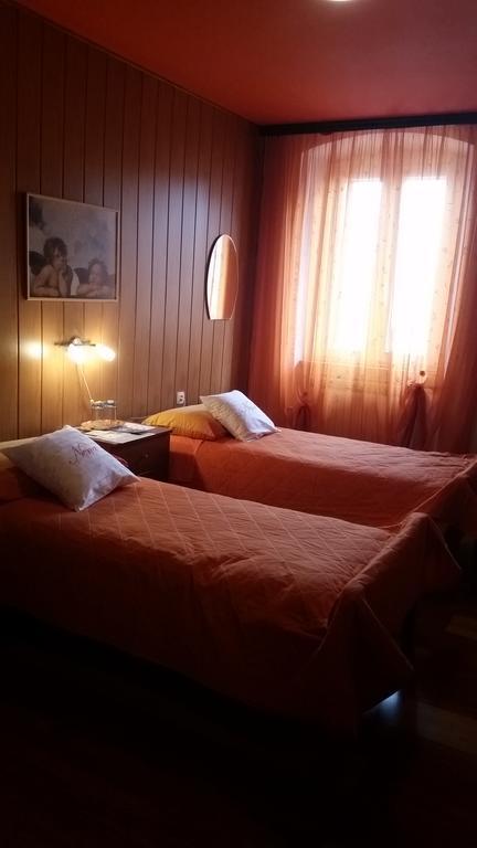 Guest House Nena Motovun Eksteriør billede